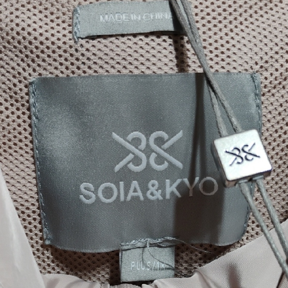 (A-71) SALE! NWT Soia & Kyo Oaklynn Light Tan Hooded Windbreaker Hi-lo Jacket - Picture 2 of 10